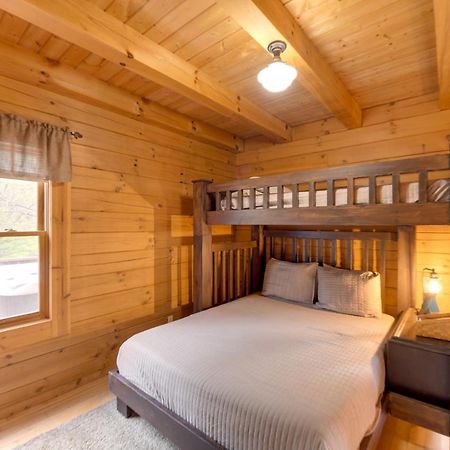 Creekside Bryson City Cabin With Private Hot Tub 外观 照片